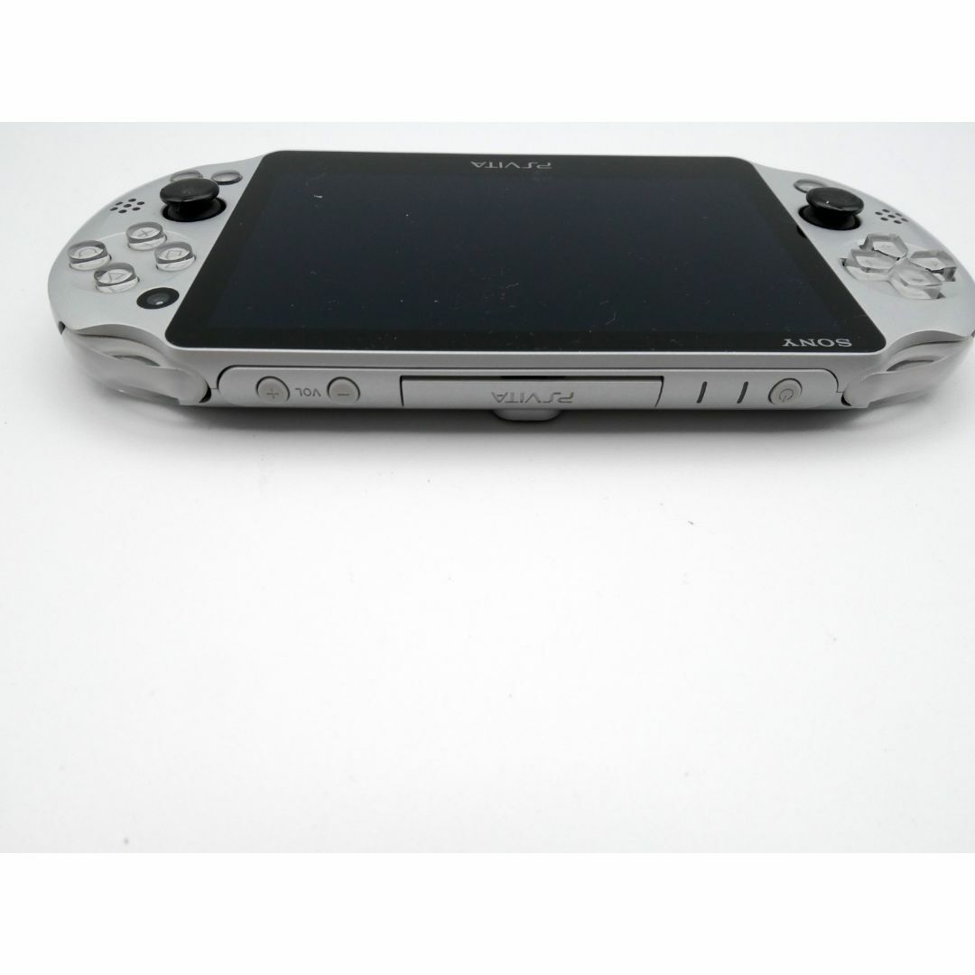 PlayStation Vita(プレイステーションヴィータ)のPS VITA Wi-Fiモデル シルバー (PCH-2000ZA25)32GB エンタメ/ホビーのゲームソフト/ゲーム機本体(携帯用ゲーム機本体)の商品写真