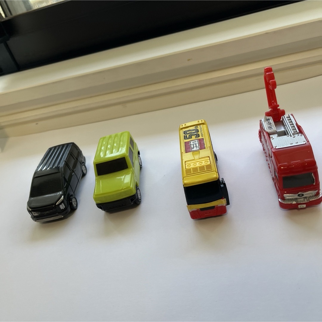 Takara Tomy(タカラトミー)のトミカ　ハッピーセット　ミニカー　4台 エンタメ/ホビーのおもちゃ/ぬいぐるみ(ミニカー)の商品写真