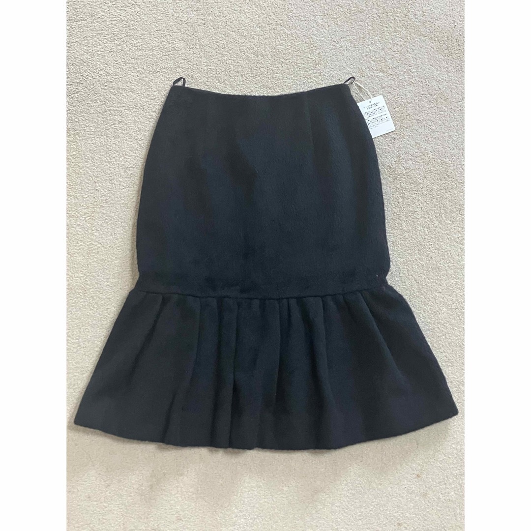 UNITED ARROWS(ユナイテッドアローズ)の新品未使用タグ付き✨ユナイテッドアローズ　シャギーペプラムスカート　黒 レディースのスカート(ひざ丈スカート)の商品写真