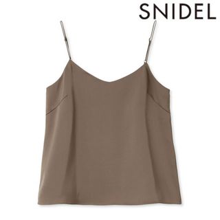 スナイデル(SNIDEL)のSNIDEL スナイデル サテンキャミソール モカ 新品(キャミソール)