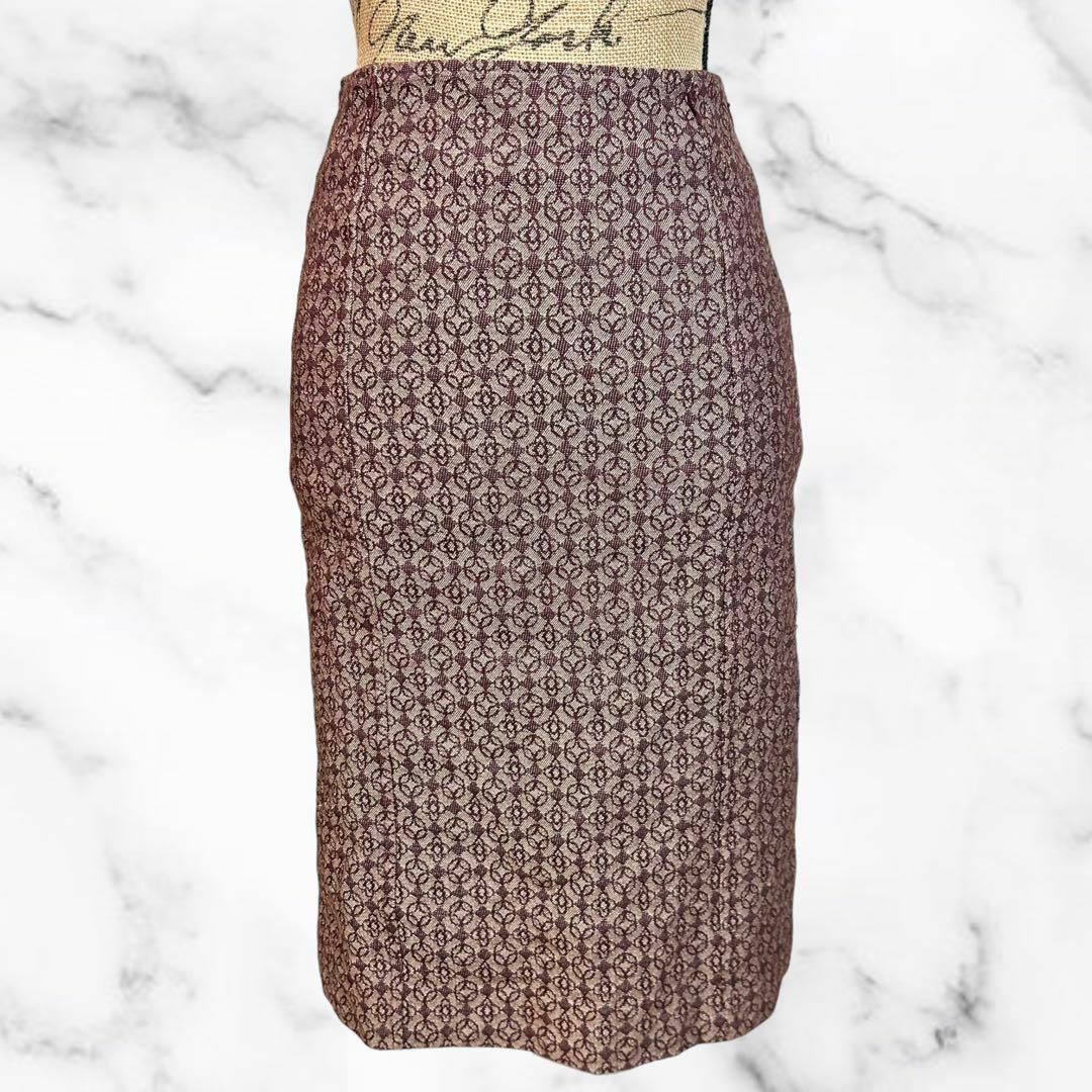Ray BEAMS(レイビームス)の【RAY BEAMS】タイトスカート　刺繍　花柄　日本製　ボルドー　1 レディースのスカート(ひざ丈スカート)の商品写真
