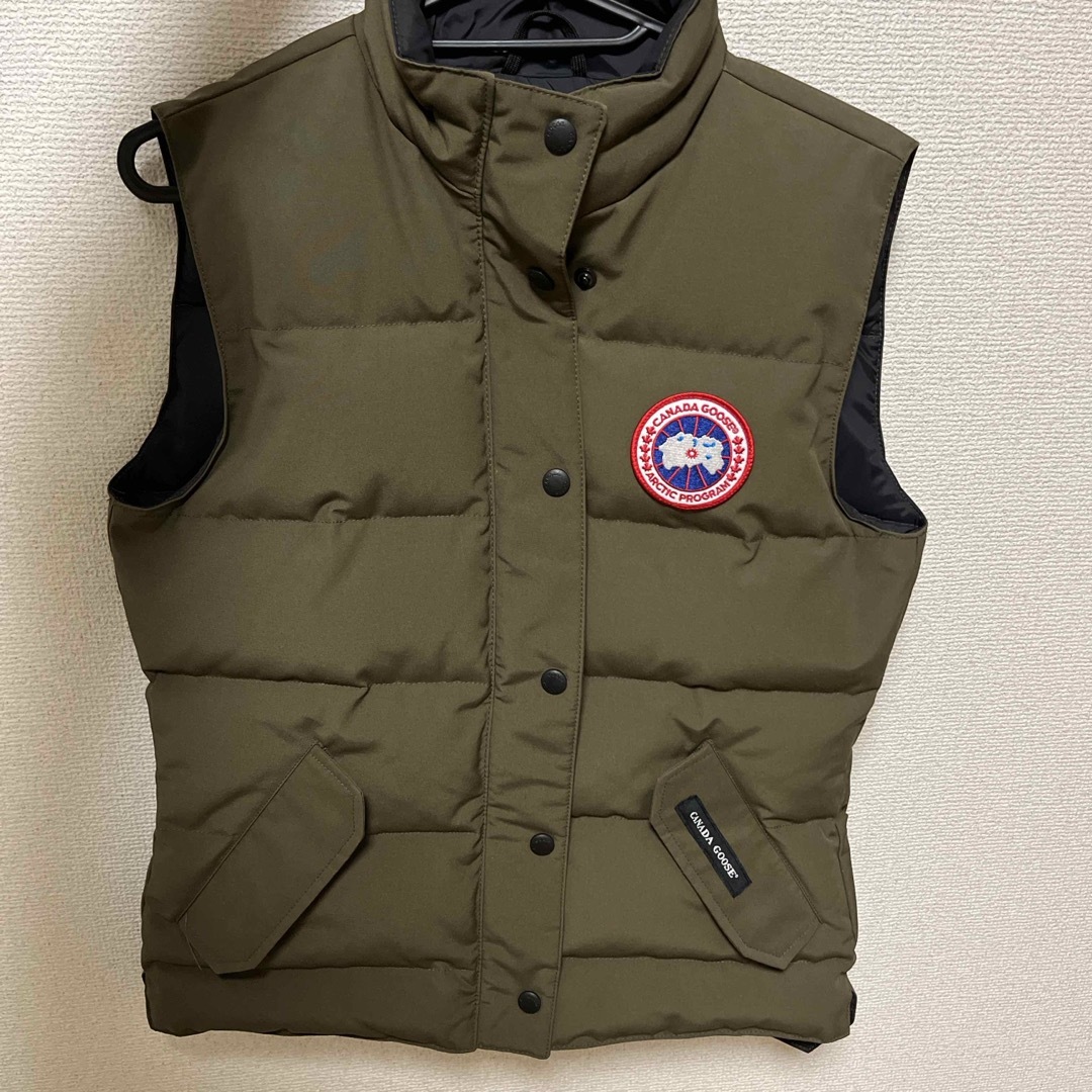 CANADA GOOSE(カナダグース)のカナダグース　ダウンベスト レディースのジャケット/アウター(ダウンベスト)の商品写真