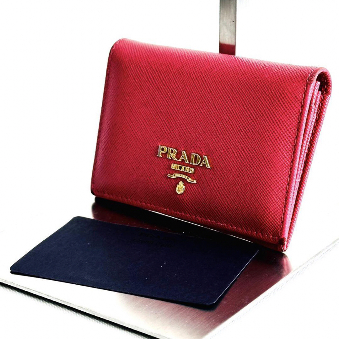 PRADA(プラダ)のPRADA 名刺入れ　カードケース　ゴールドロゴ　美品　レザー　人気のピンク レディースのファッション小物(名刺入れ/定期入れ)の商品写真