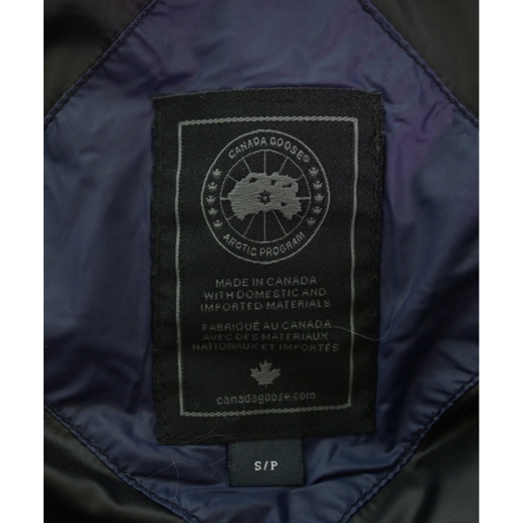 CANADA GOOSE(カナダグース)のCANADA GOOSE カナダグース ダウンコート S 紺 【古着】【中古】 レディースのジャケット/アウター(ダウンコート)の商品写真