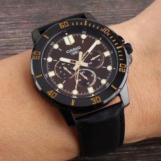 カシオ(CASIO)のカシオ　アナログ腕時計　クロノグラフ　新品　マルチカレンダー　海外輸入モデル(腕時計(アナログ))