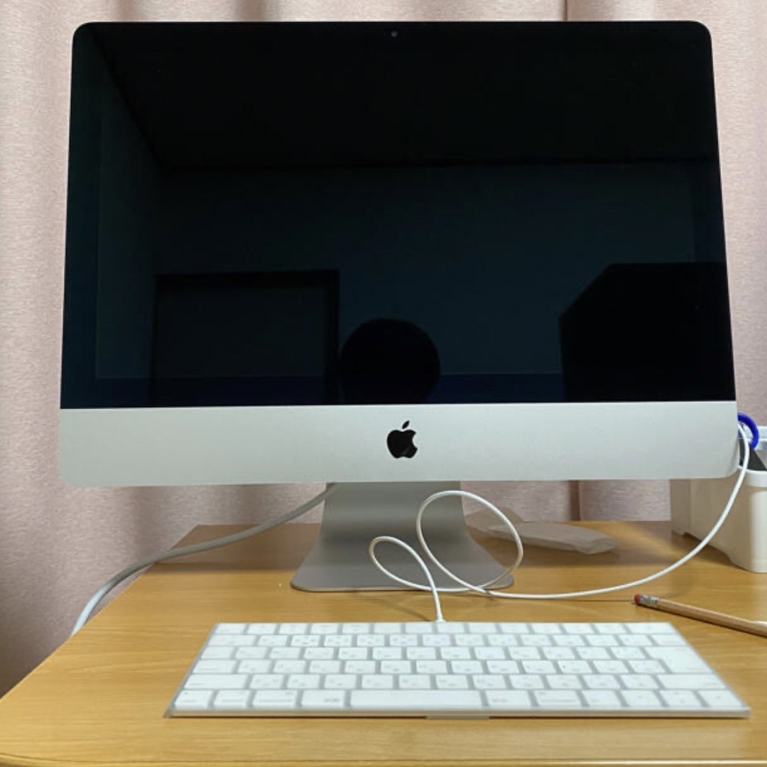 Apple(アップル)のiMac 21.5インチ　大画面！ スマホ/家電/カメラのPC/タブレット(デスクトップ型PC)の商品写真