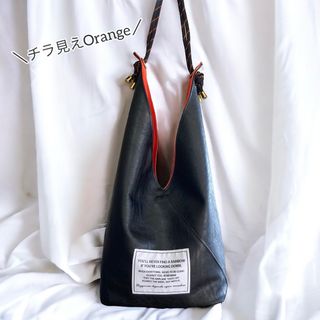 肩掛けTriangle Bag／black leather(バッグ)