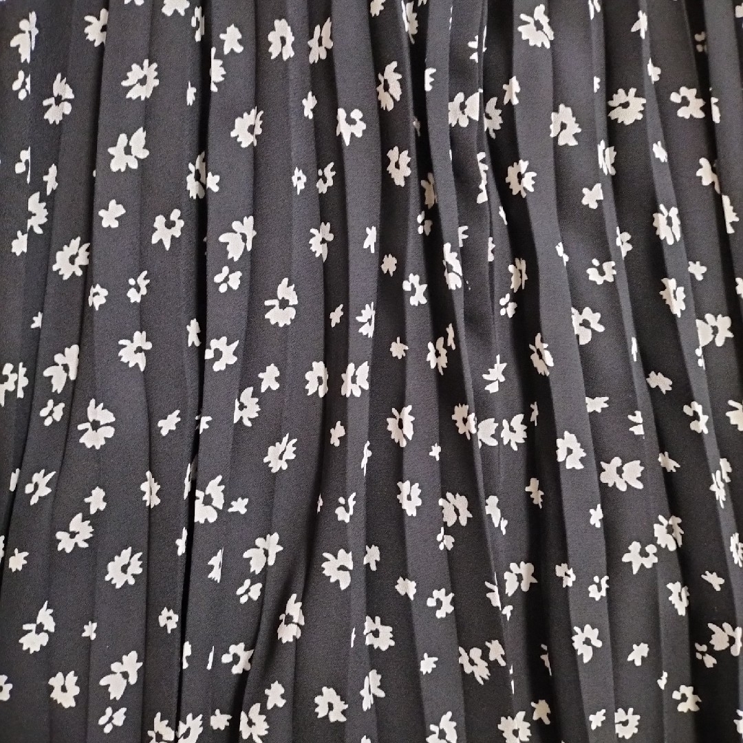 kumikyoku（組曲）(クミキョク)の組曲　kumikyoku　マーガレット　ドット　小花柄　スカート レディースのスカート(ひざ丈スカート)の商品写真
