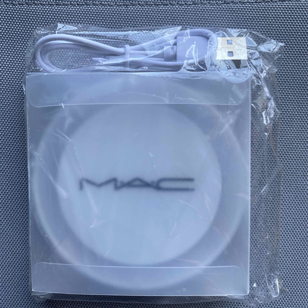 MAC(マック)のMAC  ノベルティ　女優ミラー　新品未使用 レディースのファッション小物(ミラー)の商品写真