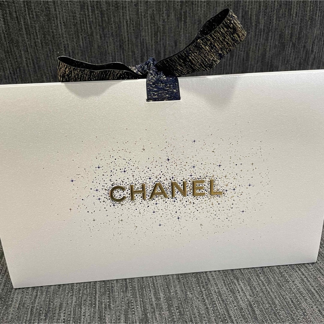 CHANEL(シャネル)のシャネル　ホリデー限定　ギフトボックス　メッセージカード　クリスマス インテリア/住まい/日用品のオフィス用品(ラッピング/包装)の商品写真