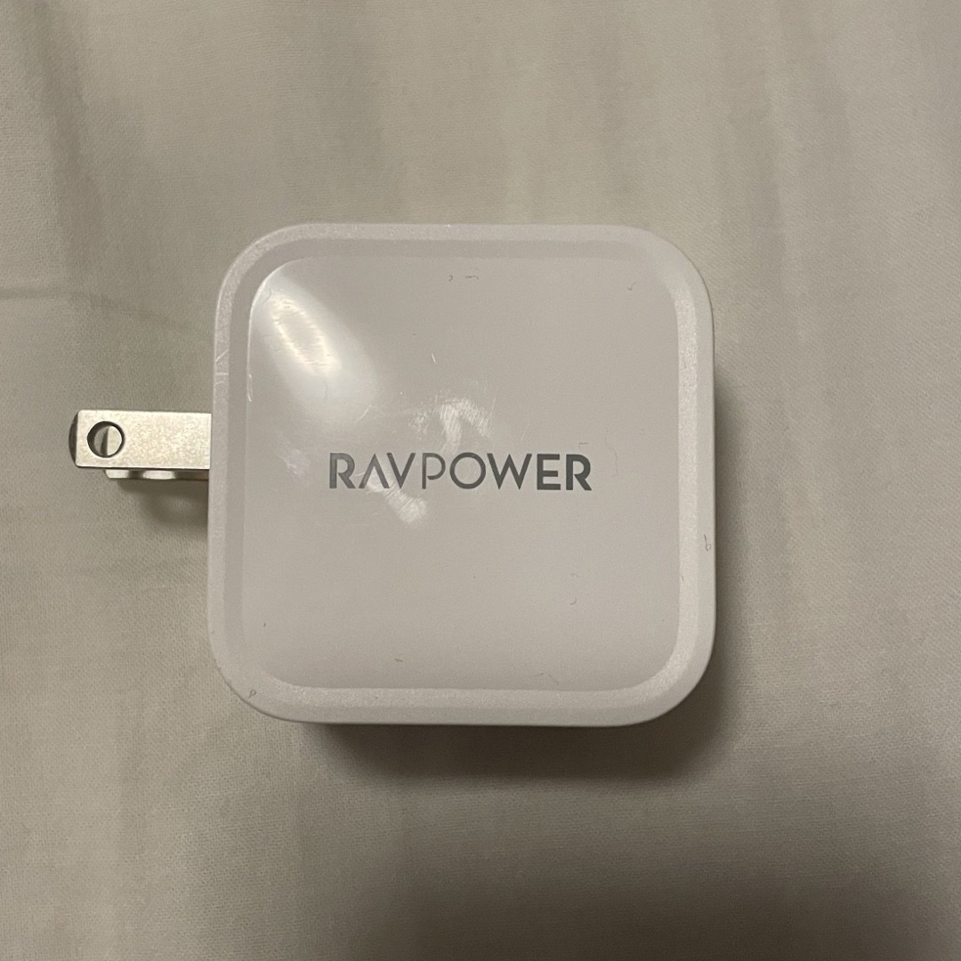 RAVPower(ラブパワー)のRAVpower USB C 61w 充電器 スマホ/家電/カメラのスマートフォン/携帯電話(バッテリー/充電器)の商品写真