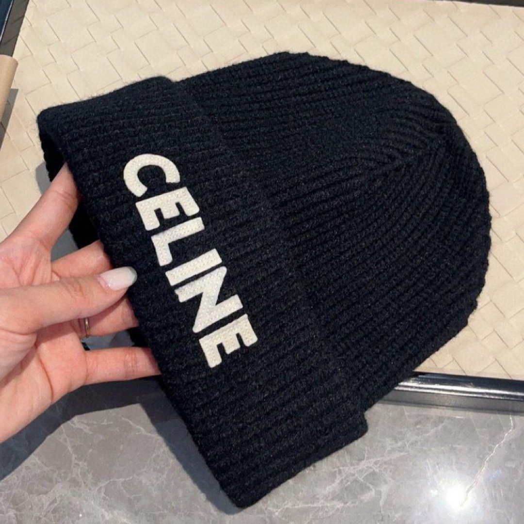 celine(セリーヌ)の♡♡@i様専用ページ♡セリーヌニット帽・韓国♡♡ レディースの帽子(ニット帽/ビーニー)の商品写真