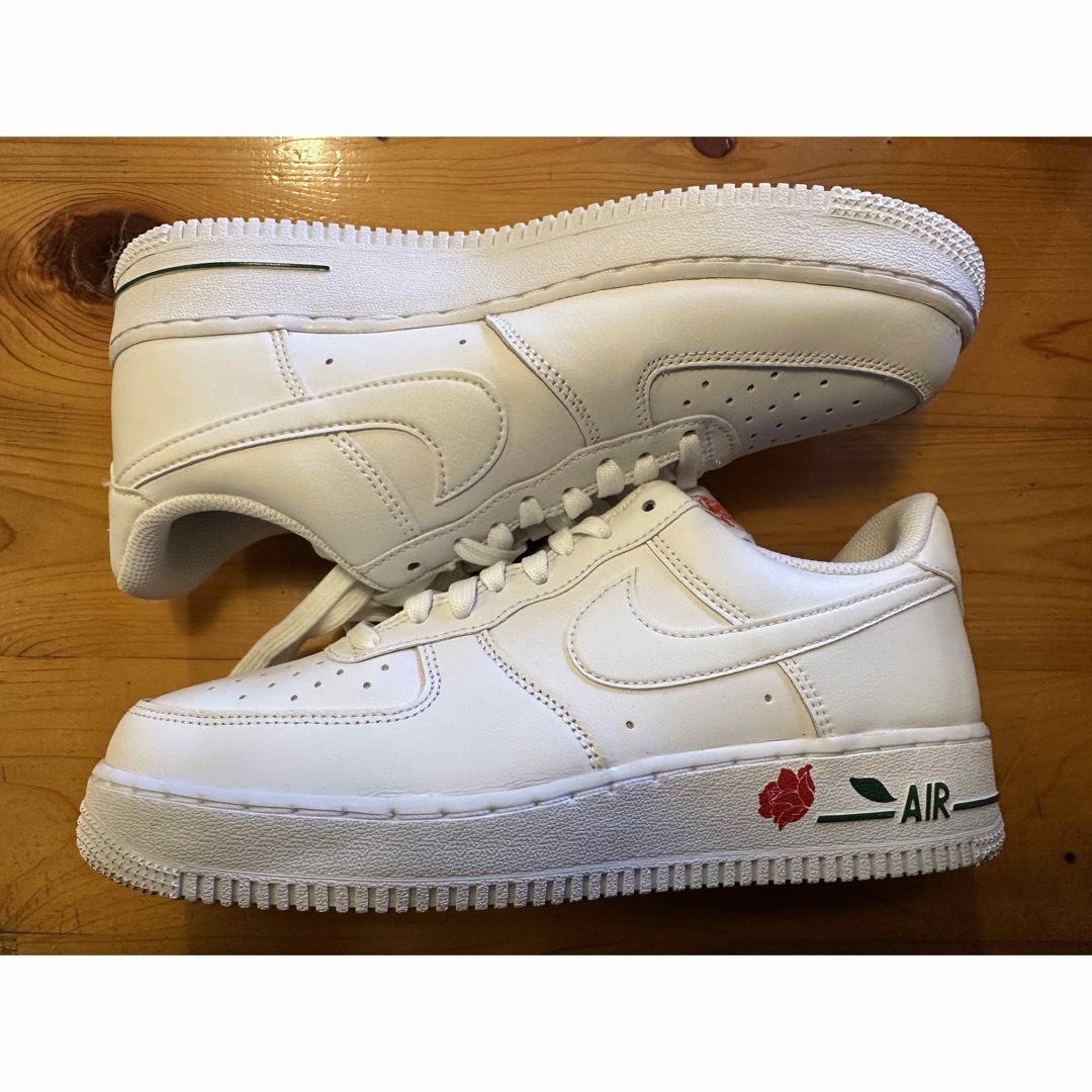 NIKE(ナイキ)のNIKE AIR FORCE 1 07 LX ROSE US8.5 新品 メンズの靴/シューズ(スニーカー)の商品写真