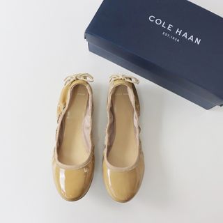 コールハーン(Cole Haan)のコールハーン Cole Haan ASHLYN BALLET 2 パテント ギャザーバレエシューズ バックリボン 7.5B(24.5cm)ベージュ【2400030060391】(バレエシューズ)