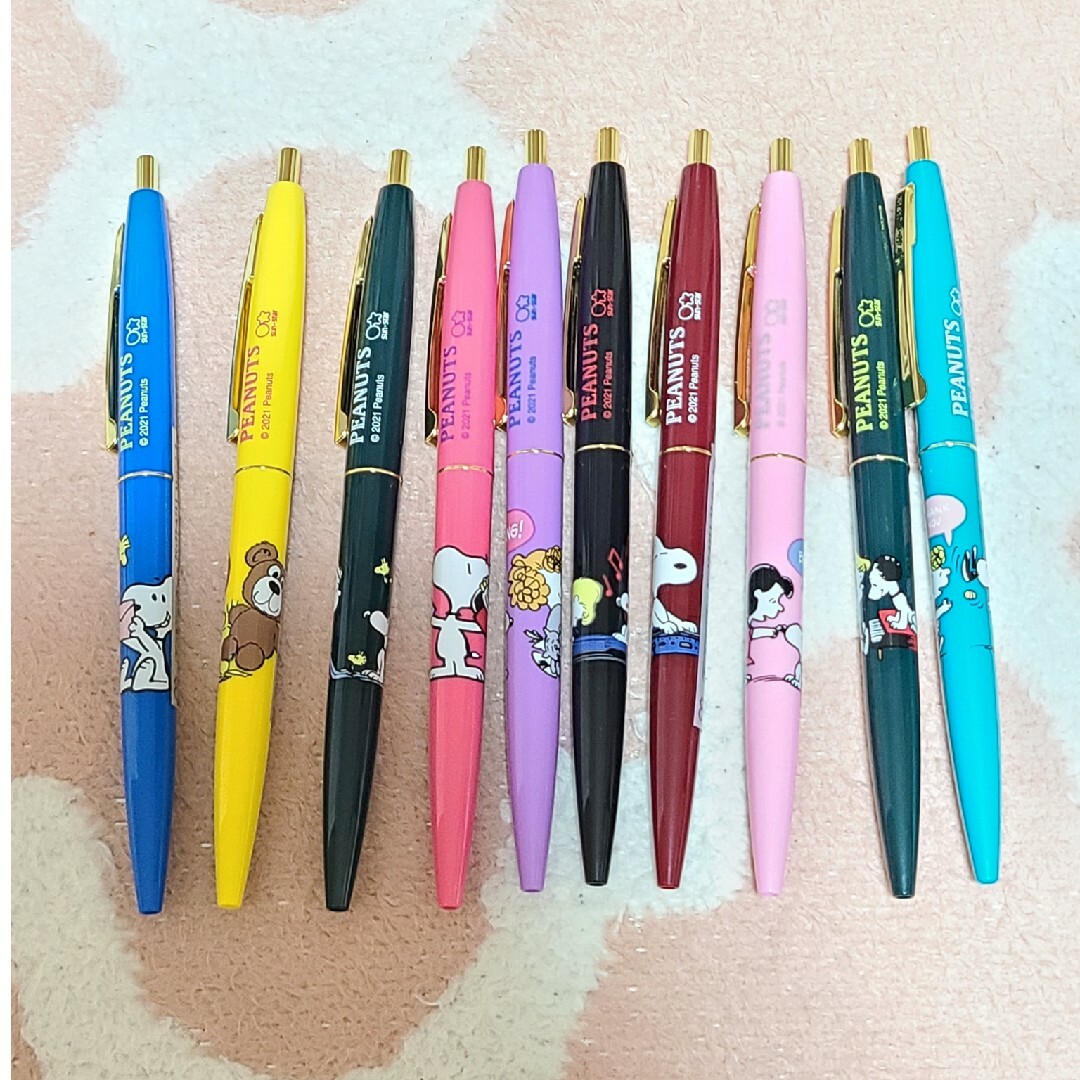 SNOOPY(スヌーピー)のスヌーピー　ボールペン　クリックゴールド BIC  文房具 筆記用具 インテリア/住まい/日用品の文房具(ペン/マーカー)の商品写真