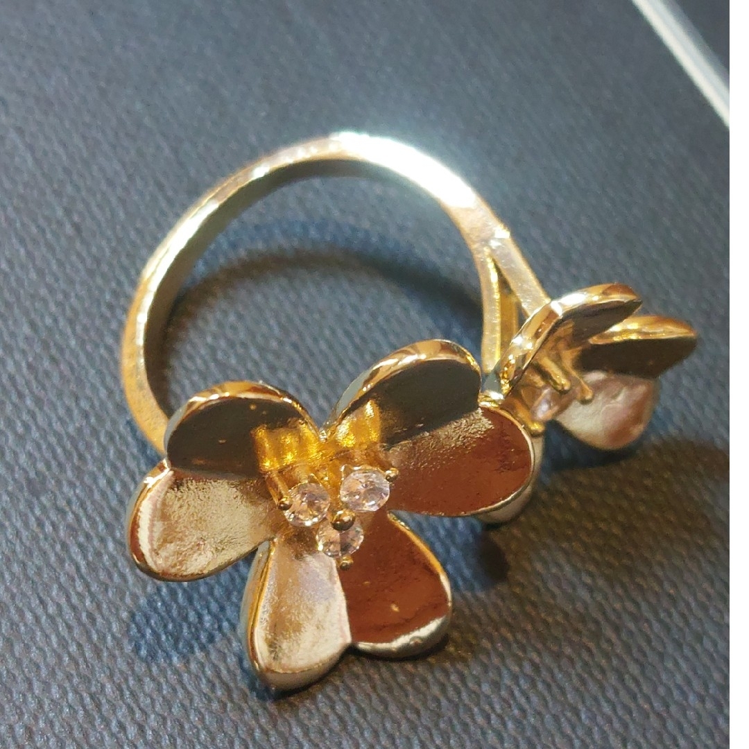 お花リング　ダブルフラワー　クローバーリング レディースのアクセサリー(リング(指輪))の商品写真