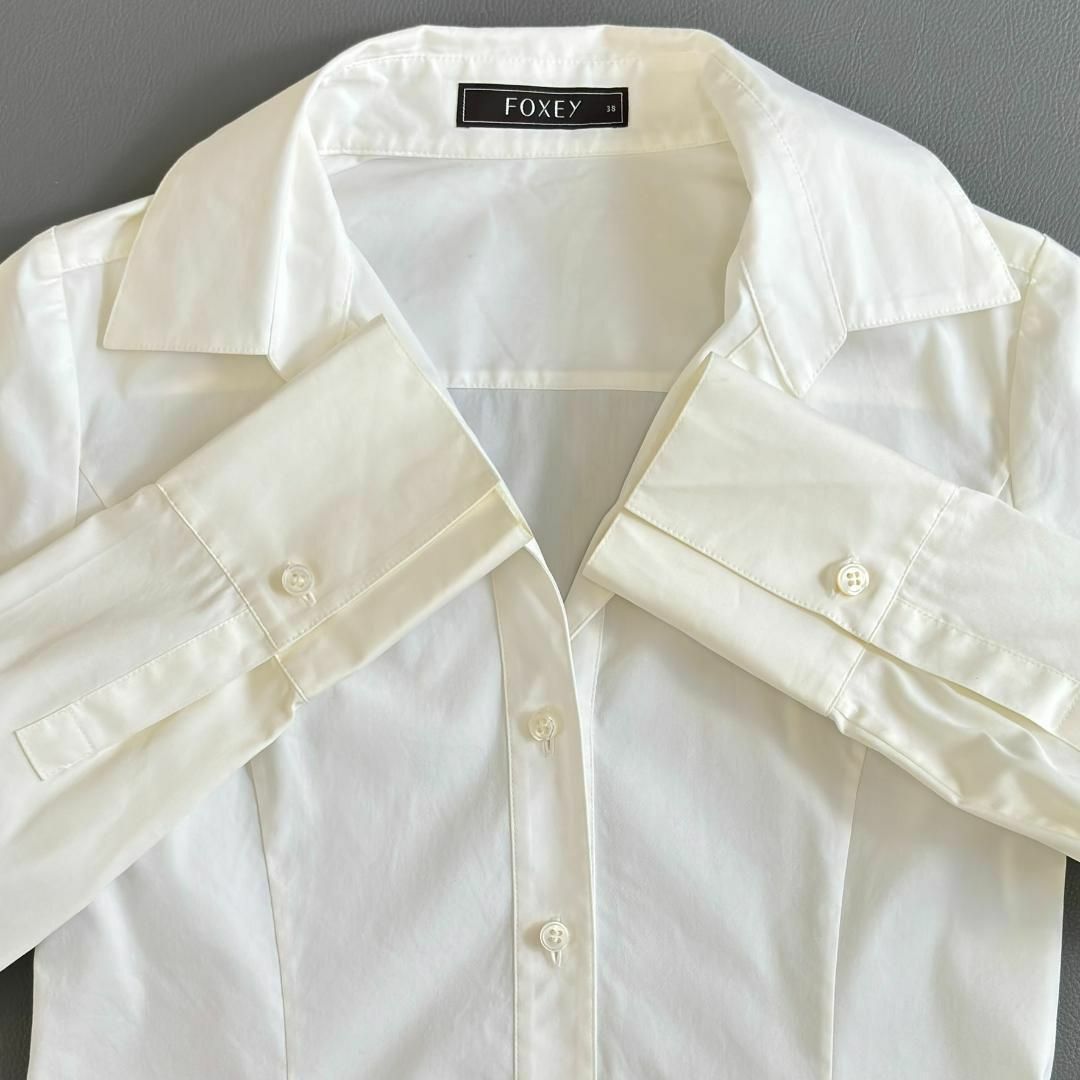 FOXEY(フォクシー)のフォクシー Daisy Lin刺繡 ドレスシャツ 長袖 白 サイズ38 ft6 レディースのトップス(シャツ/ブラウス(長袖/七分))の商品写真
