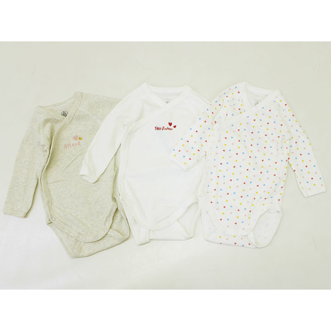 PETIT BATEAU(プチバトー)の新品 未使用品▲プチバトー/PETIT BATEAU▲60cm(3m) 長袖ボディオール/カバーオール/ロンパース3枚set/インナー/肌着/小物 白系×ベージュ系×ハート柄  出産祝い ギフト【ネット限定】子供 キッズ kids ベビー baby 女の子 春秋冬 onepi 812132 キッズ/ベビー/マタニティのベビー服(~85cm)(カバーオール)の商品写真