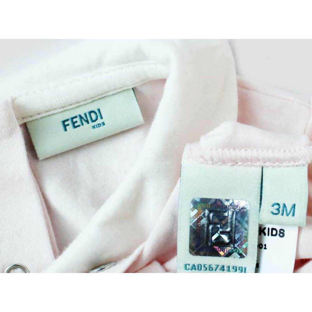 FENDI(フェンディ)の【春物 新入荷!】[フェンディ/FENDI]60cm 長袖カバーオール/ロンパース ピンク×白【中古】子供服 キッズ kids ベビー服 baby 女の子 春秋 onepi 312042 キッズ/ベビー/マタニティのベビー服(~85cm)(カバーオール)の商品写真