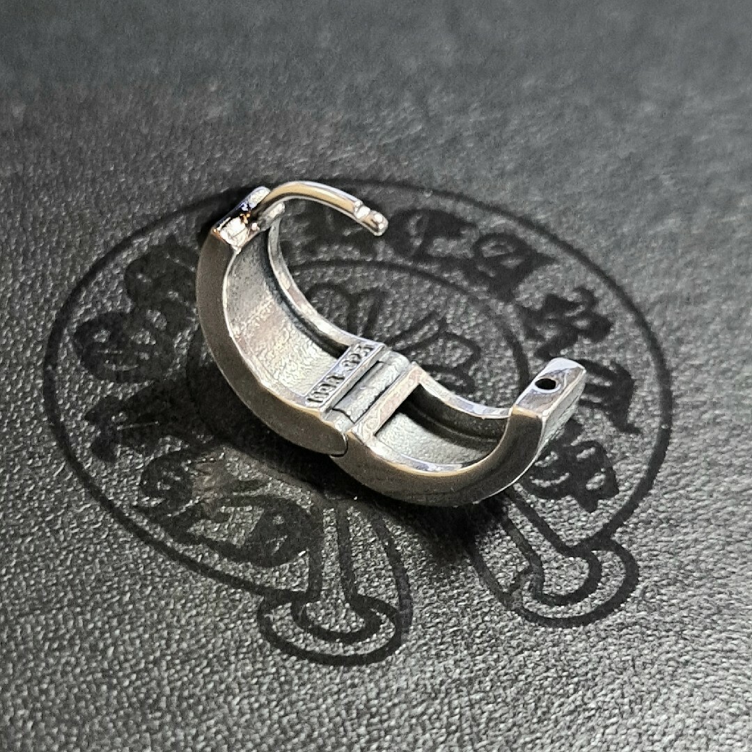 Chrome Hearts(クロムハーツ)のCHROME HEARTS ナローVバンド CHX ピアス  片耳用 美品 メンズのアクセサリー(ピアス(片耳用))の商品写真