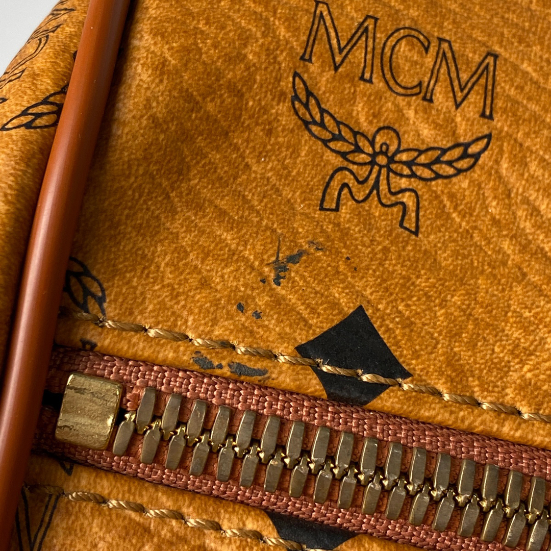 MCM(エムシーエム)のエム・シー・エム ロゴグラム ボストンバッグ レディース 【中古】 レディースのバッグ(ボストンバッグ)の商品写真