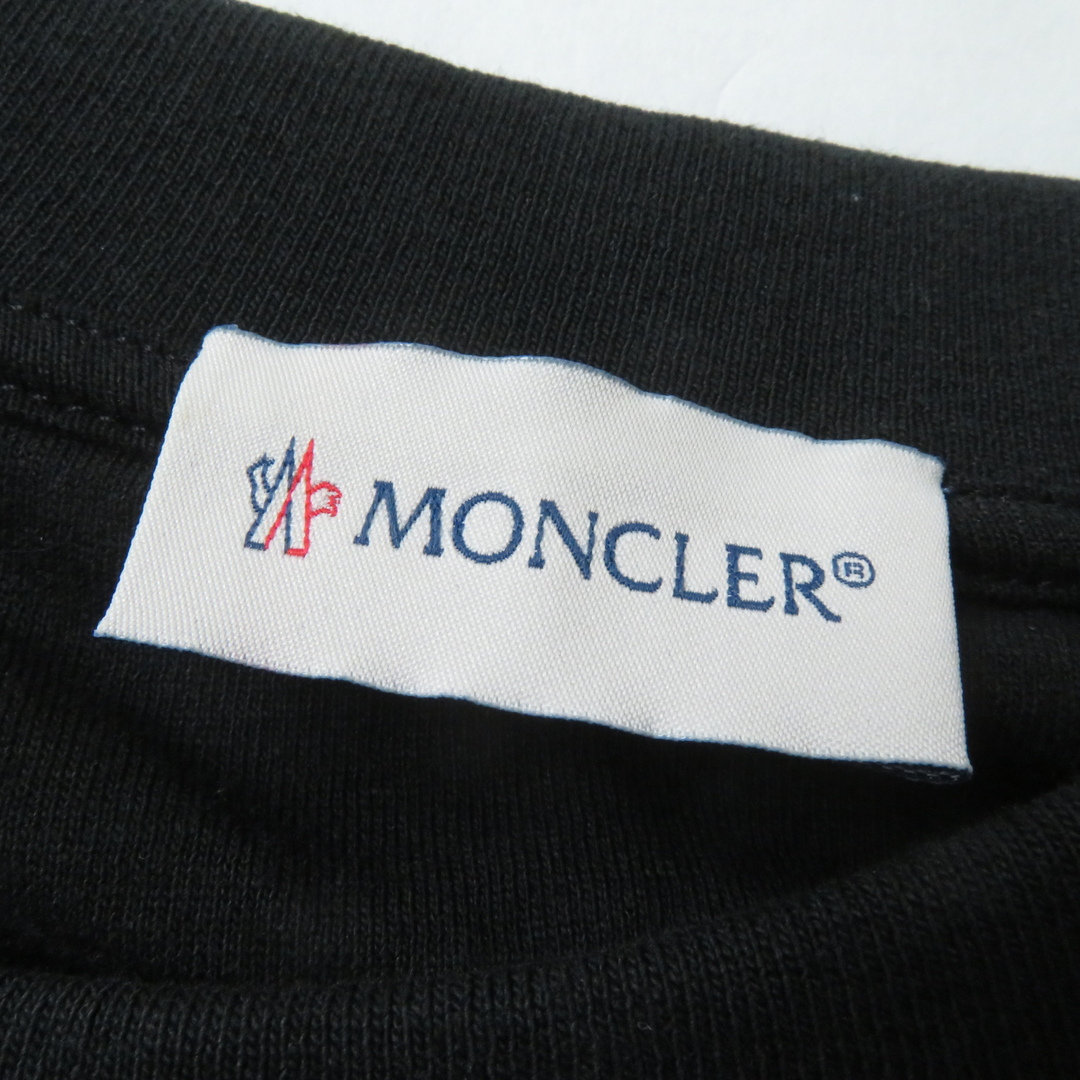 MONCLER(モンクレール)の未使用品 MONCLER モンクレール 22年製 SWEAT SHIRT スウェットシャツ ロゴデザイン 長袖 トレーナー/プルオーバー ブラック M タグ・ハンガー付き 正規品 レディース レディースのトップス(トレーナー/スウェット)の商品写真