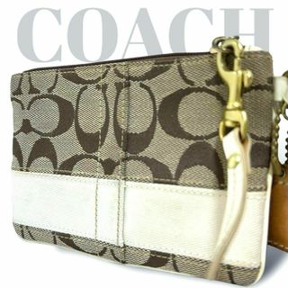 コーチ(COACH)の美品　コーチ ポーチ シグネチャー キャンバス　ベージュ チャーム　小物ケース(ポーチ)