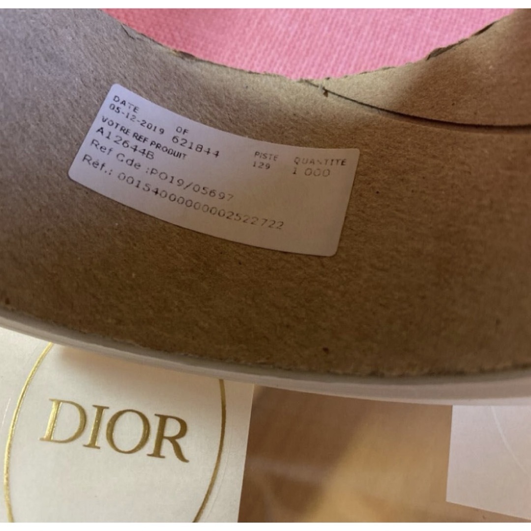 Dior(ディオール)のDior ゴールドクリアステッカー　シール 20枚 インテリア/住まい/日用品の文房具(シール)の商品写真