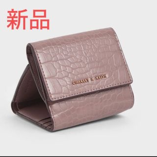 チャールズアンドキース(Charles and Keith)の早い物勝ち！【新品、箱付き】CHARLES & KEITH ショートウォレット(財布)