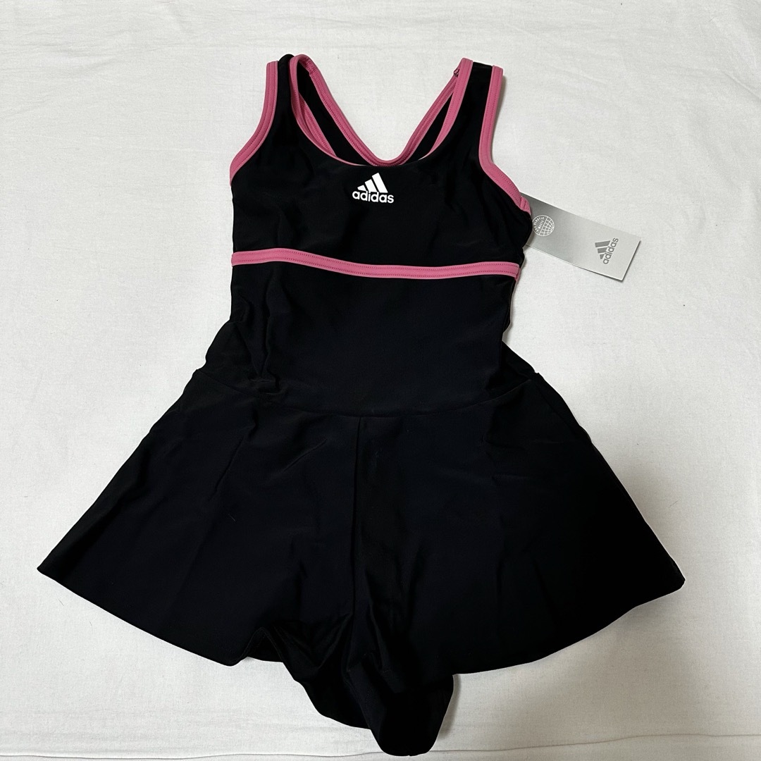 adidas(アディダス)の新品　130 アディダス　水着　スイム　ワンピース キッズ/ベビー/マタニティのキッズ服女の子用(90cm~)(水着)の商品写真