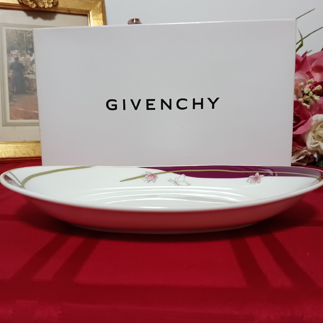 GIVENCHY(ジバンシィ)の新品 GIVENCHY ジバンシー トレー付きペアマグセット キッズ/ベビー/マタニティの授乳/お食事用品(マグカップ)の商品写真