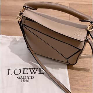 3月17日まで限定特価 LOEWE ロゴ スクエア マグネット 253.81012 ヴィンテージ ハンドバッグ