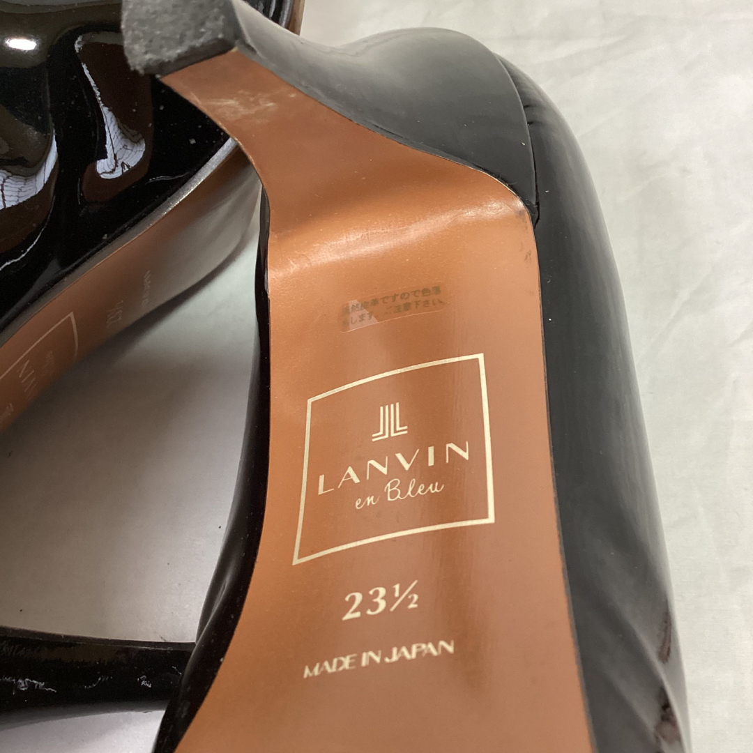 LANVIN en Bleu(ランバンオンブルー)のランバンオンブルー　エナメルオープントゥパンプス　ブラック　本革 レディースの靴/シューズ(ハイヒール/パンプス)の商品写真