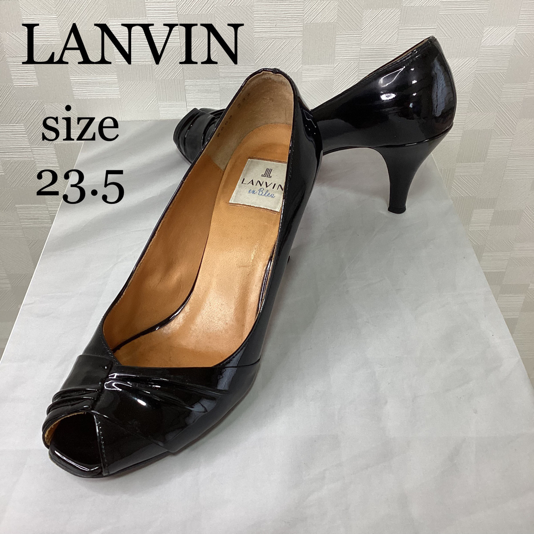 LANVIN en Bleu(ランバンオンブルー)のランバンオンブルー　エナメルオープントゥパンプス　ブラック　本革 レディースの靴/シューズ(ハイヒール/パンプス)の商品写真