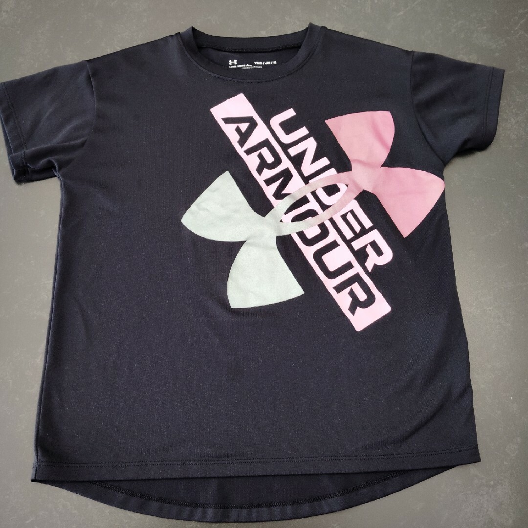 UNDER ARMOUR(アンダーアーマー)のアンダーアーマー 140 キッズ/ベビー/マタニティのキッズ服男の子用(90cm~)(Tシャツ/カットソー)の商品写真