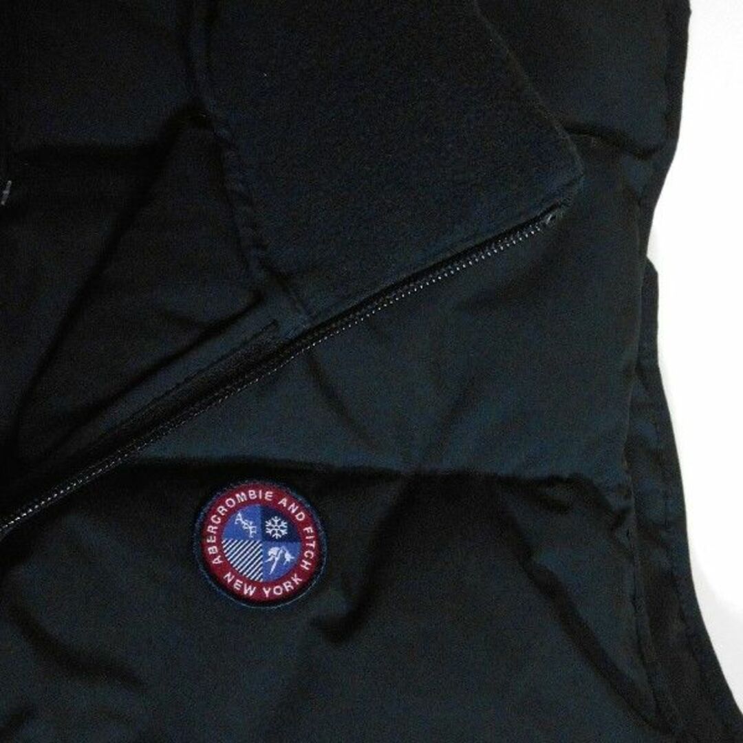 Abercrombie&Fitch(アバクロンビーアンドフィッチ)のアバクロ*US:XXL/ブラック/胸パッチライトダウンベスト メンズのジャケット/アウター(ダウンベスト)の商品写真