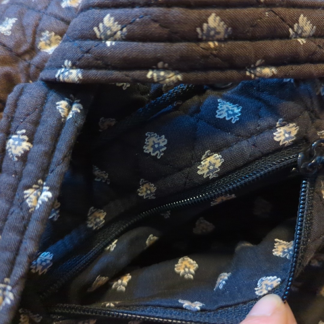 Vera Bradley(ヴェラブラッドリー)のヴェラブラッドリー　黒　赤　リュック レディースのバッグ(リュック/バックパック)の商品写真