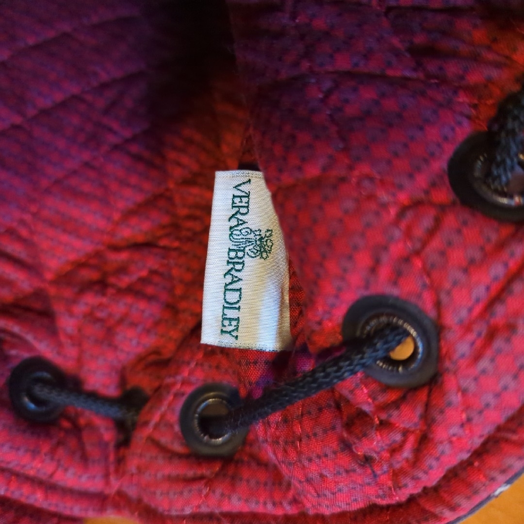 Vera Bradley(ヴェラブラッドリー)のヴェラブラッドリー　黒　赤　リュック レディースのバッグ(リュック/バックパック)の商品写真