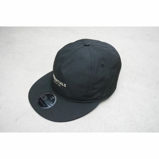 エスエッセンシャルズ(S.ESSENTIALS)の美品 ESSENTIALS × NEW ERA ロゴ キャップ 黒303O▲(キャップ)