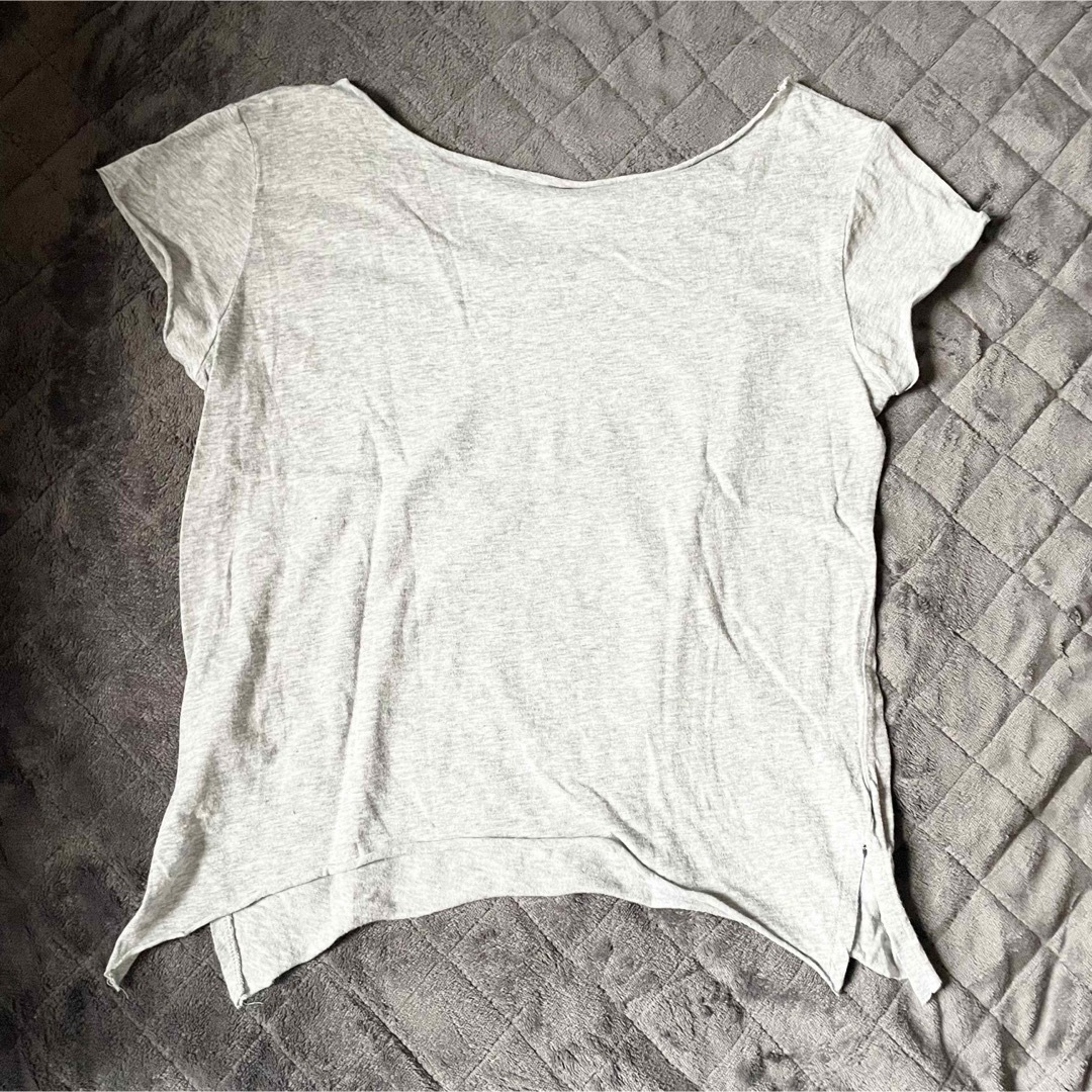 H&M(エイチアンドエム)のグラフィックデザインのブルのTシャツ レディースのトップス(Tシャツ(半袖/袖なし))の商品写真