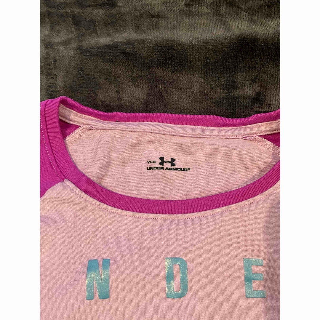 UNDER ARMOUR(アンダーアーマー)のアンダーアーマー  Tシャツ　YLG 150 キッズ/ベビー/マタニティのキッズ服女の子用(90cm~)(Tシャツ/カットソー)の商品写真