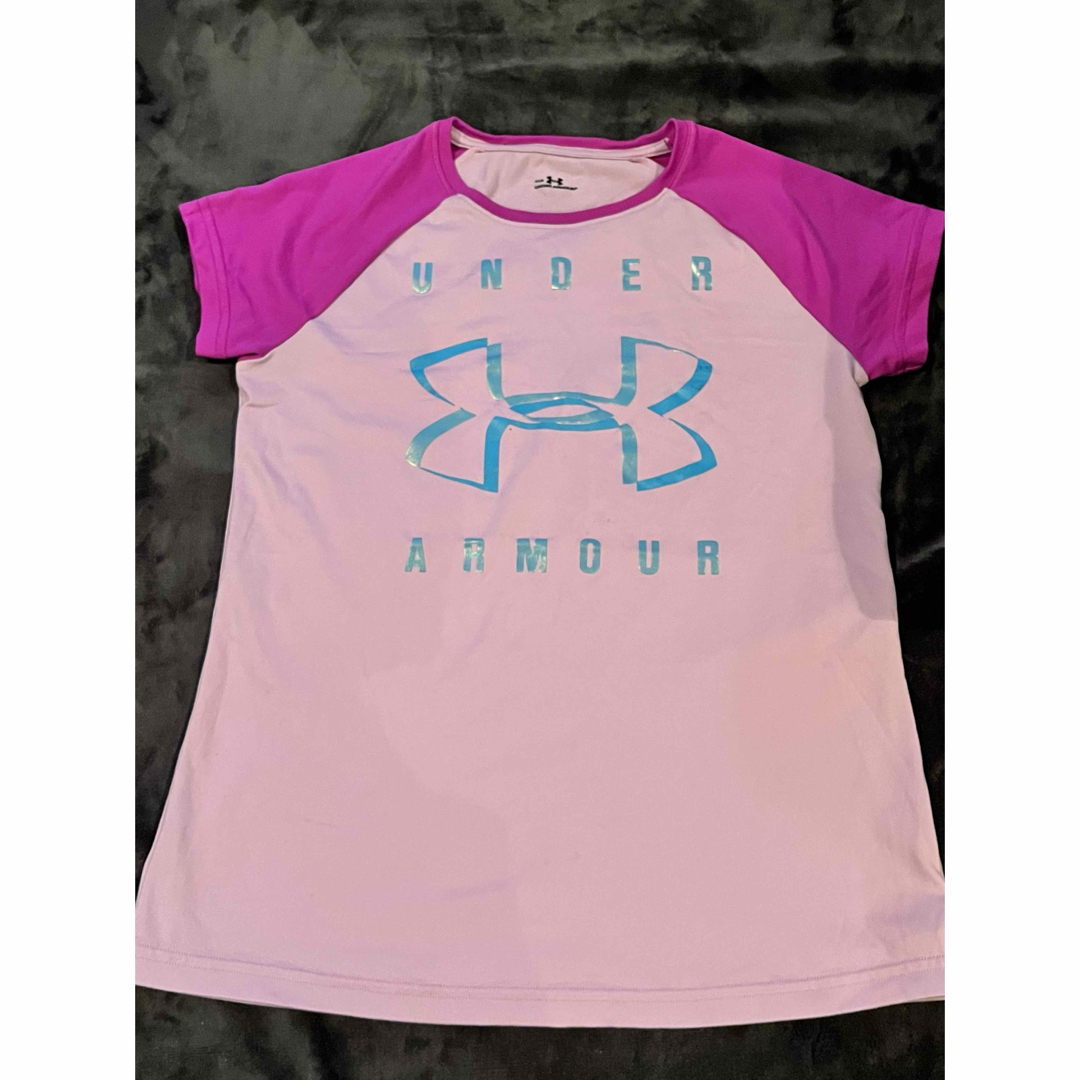 UNDER ARMOUR(アンダーアーマー)のアンダーアーマー  Tシャツ　YLG 150 キッズ/ベビー/マタニティのキッズ服女の子用(90cm~)(Tシャツ/カットソー)の商品写真