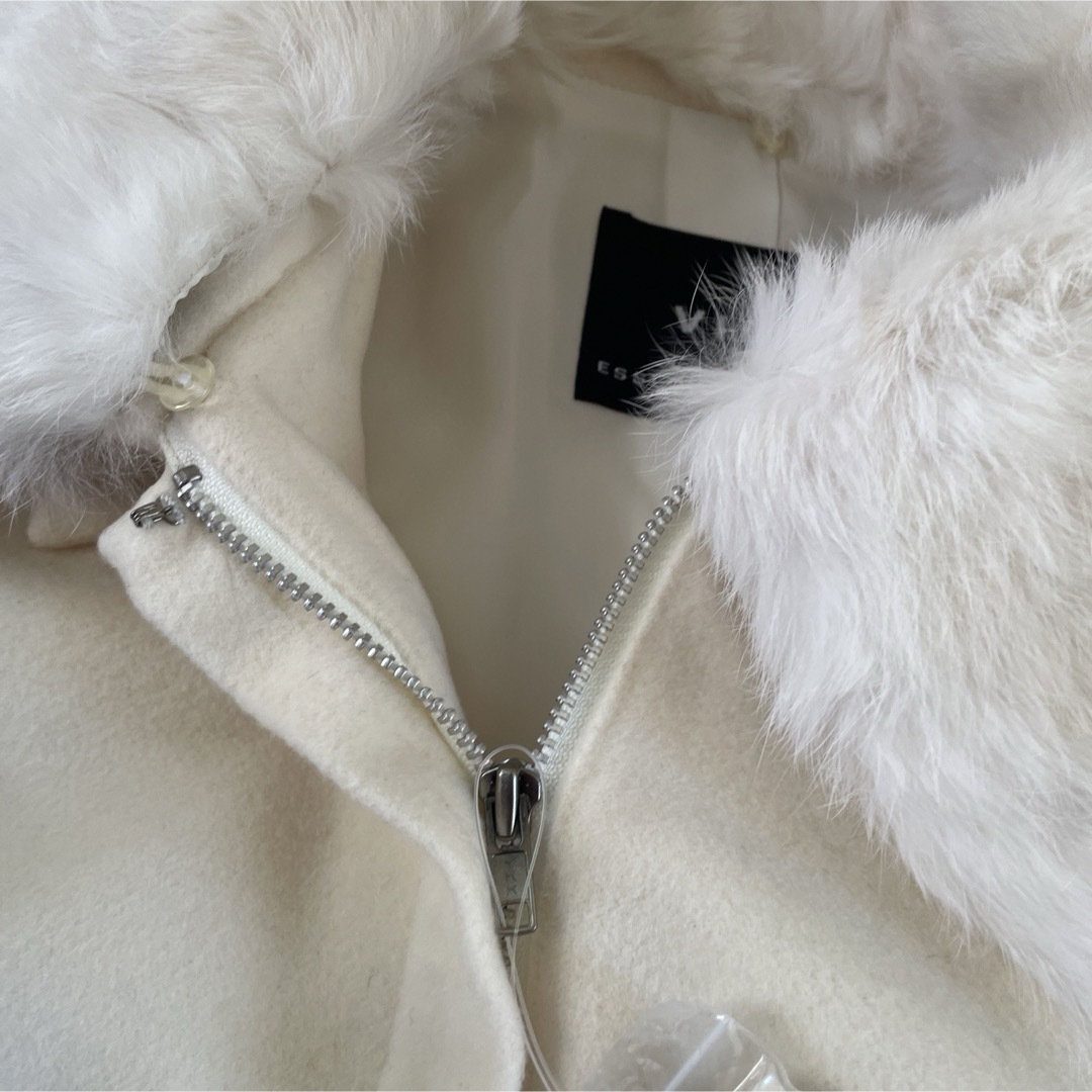 VICKY(ビッキー)の新品　VICKYビッキー　ファー付　ロングコート　清楚　可愛い　綺麗 レディースのジャケット/アウター(ロングコート)の商品写真