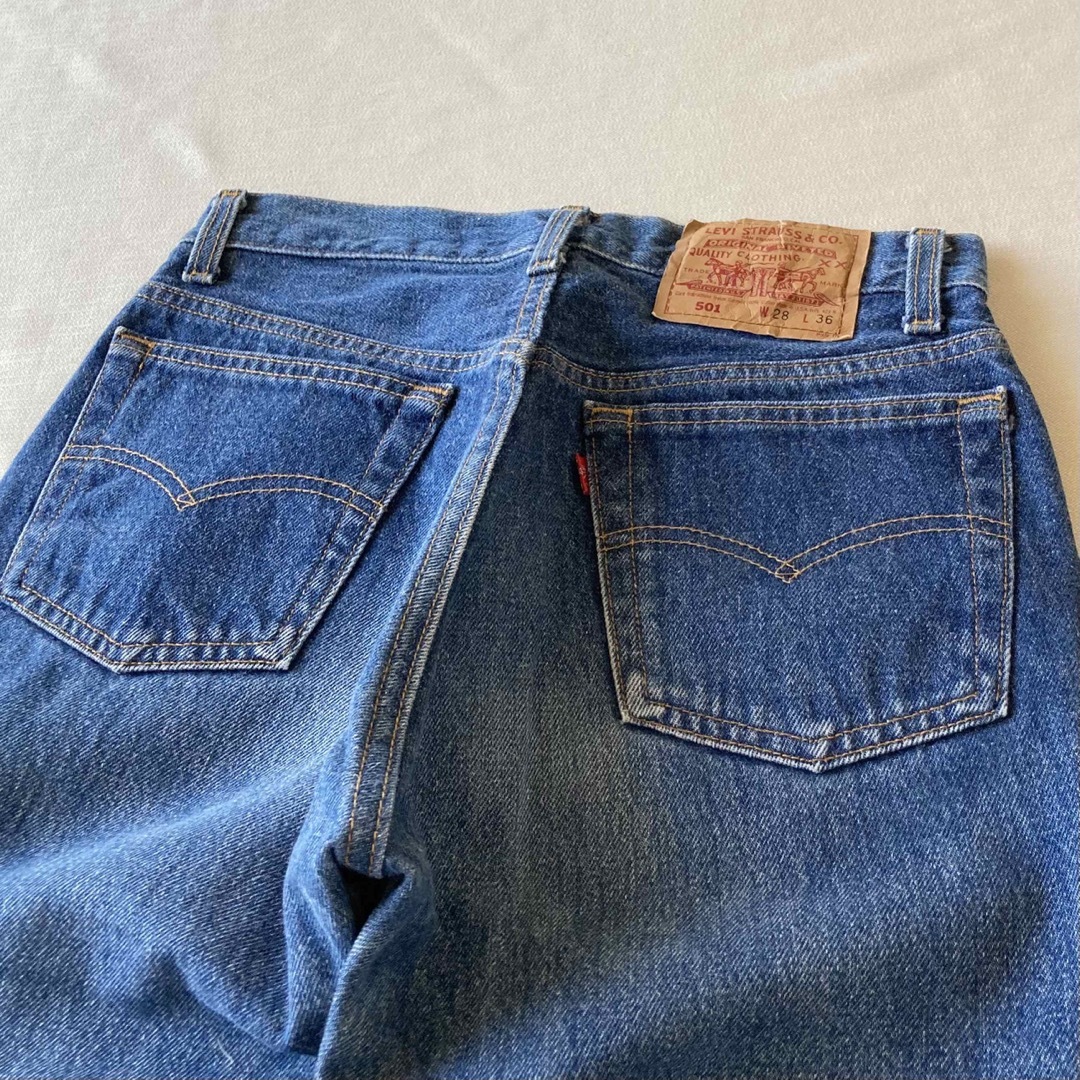 Levi's(リーバイス)のUSA製 ビンテージ リーバイス501 デニム パンツ w28 インディゴ  レディースのパンツ(デニム/ジーンズ)の商品写真