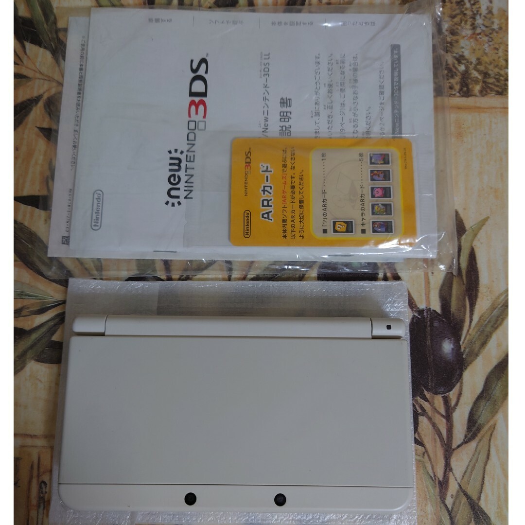 ニンテンドー3DS(ニンテンドー3DS)のNewニンテンドー3DS ホワイト美品 エンタメ/ホビーのゲームソフト/ゲーム機本体(携帯用ゲーム機本体)の商品写真