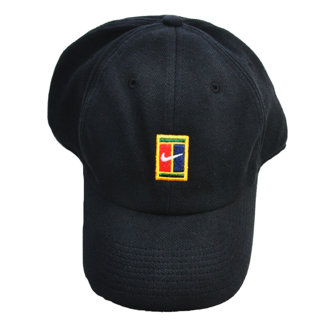 NIKE(ナイキ)のNIKE / ナイキ TENNIS COURT LOGO CAP BLACK   メンズの帽子(キャップ)の商品写真