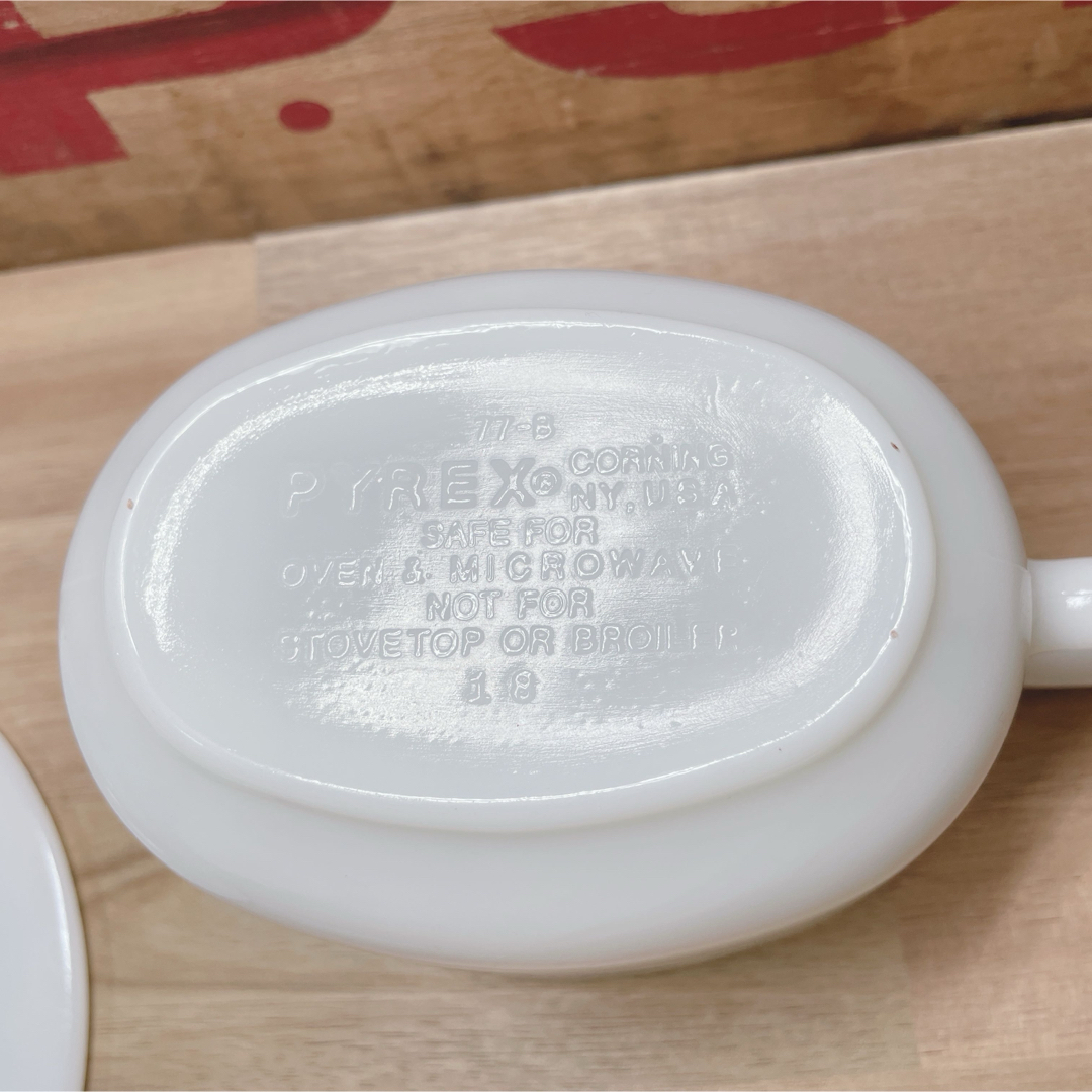 Pyrex(パイレックス)の【美品！】OldPyrex オールドパイレックス グレイビーソース＆ソーサー B インテリア/住まい/日用品のキッチン/食器(食器)の商品写真