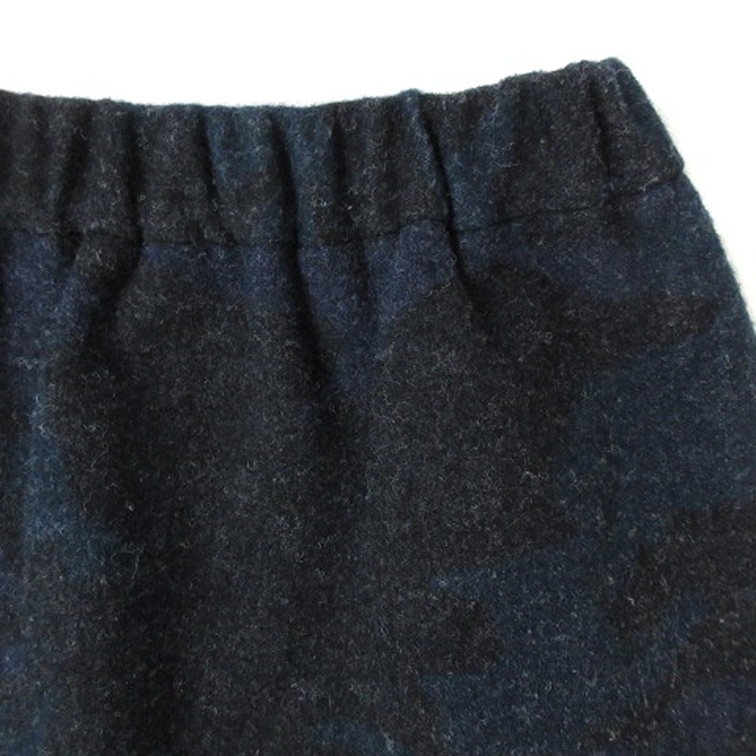 ショートカットフォーマークス スカート 台形 ひざ丈 迷彩柄 紺 黒 ボトムス レディースのスカート(ひざ丈スカート)の商品写真