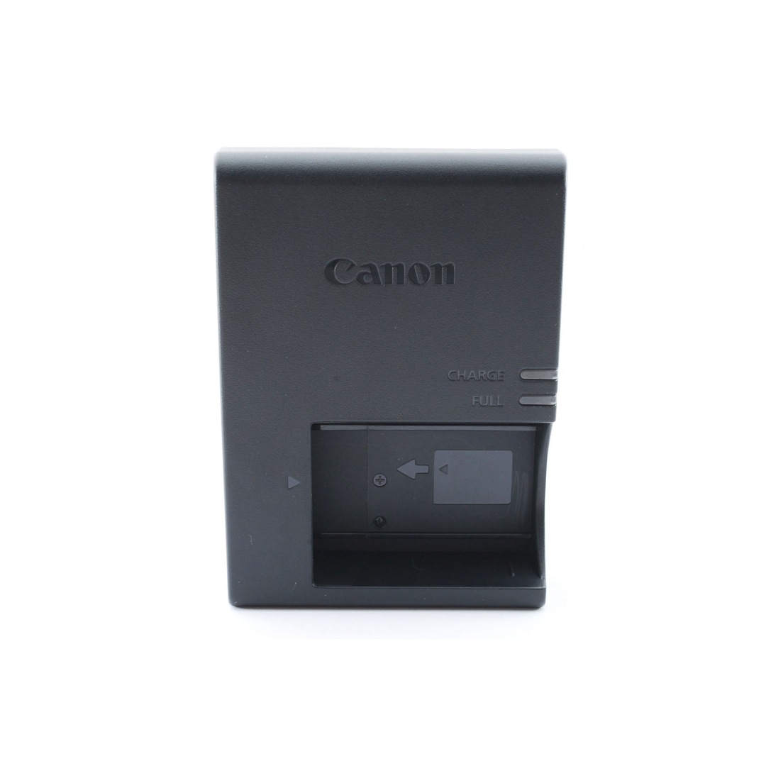 Canon(キヤノン)のほぼ新品！キャノン Canon 純正品 LC-E17 充電器 2個 スマホ/家電/カメラのスマートフォン/携帯電話(バッテリー/充電器)の商品写真