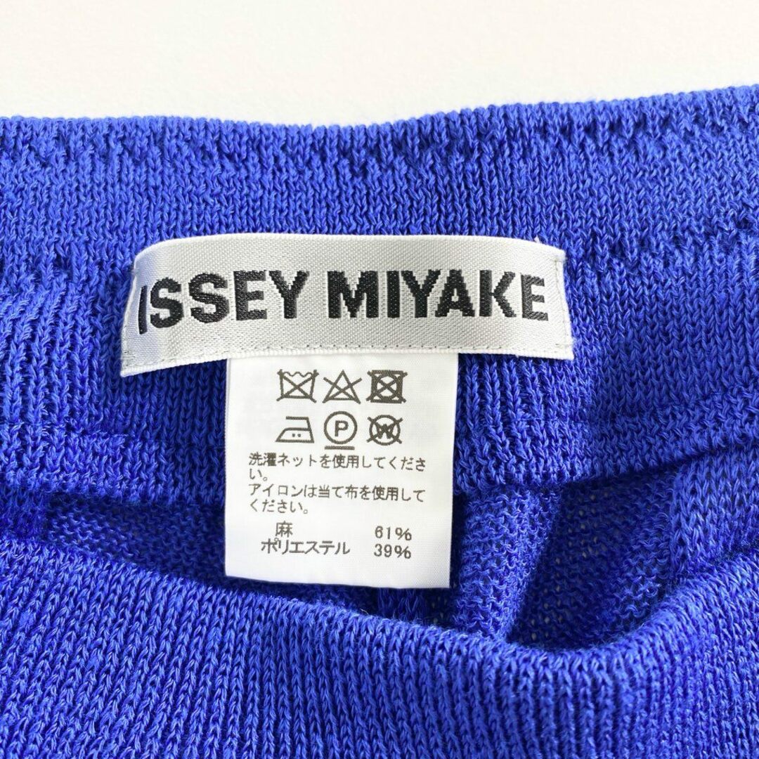 ISSEY MIYAKE(イッセイミヤケ)の23c11 ISSEY MIYAKE イッセイミヤケ リネンニットパンツ ペチコート付き 2 ブルー IM02KF753 日本製 裾スリット レディースのパンツ(その他)の商品写真
